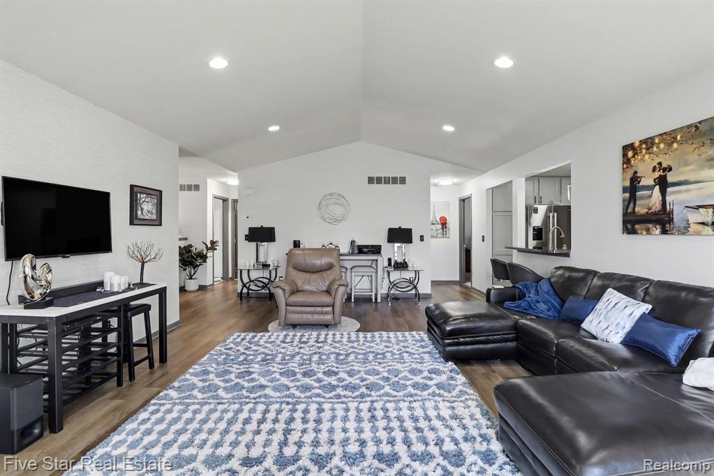 153 S Vista, Auburn Hills, MI 48326 — Photo 5