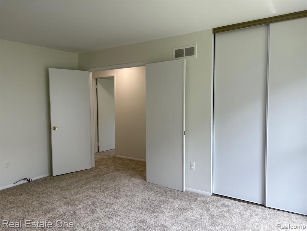 2961 Roundtree Drive, Troy, MI 48083 — Photo 16