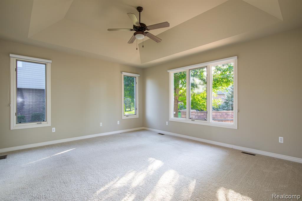 61491 CROWN POINT Drive, Washington, MI — Photo 6