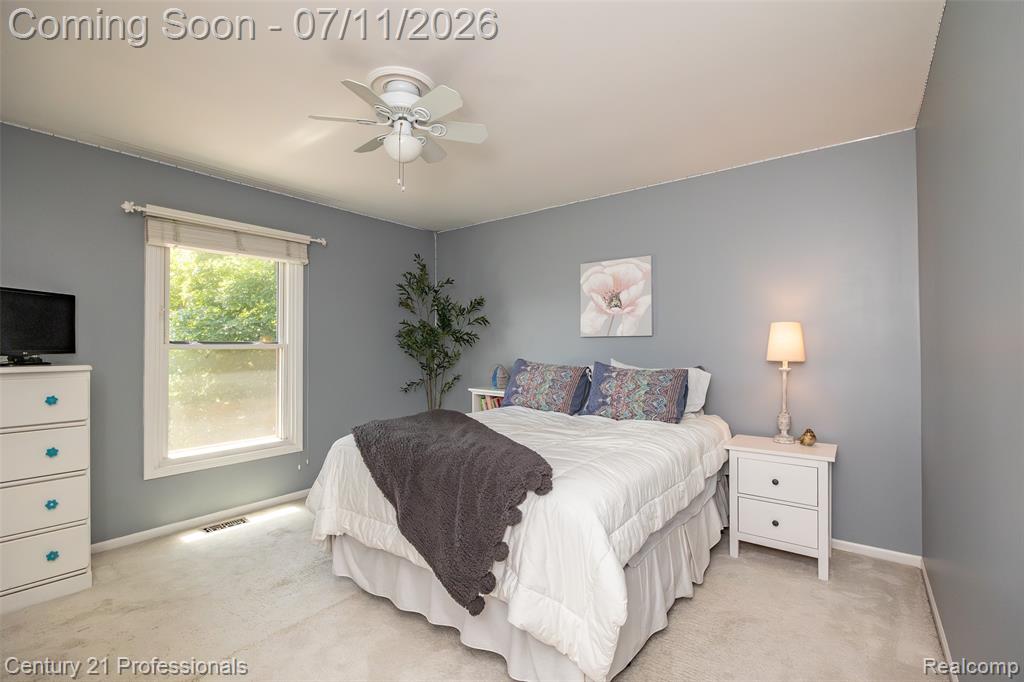 689 Woodfield Way, Rochester Hills, MI 48307 — Photo 25
