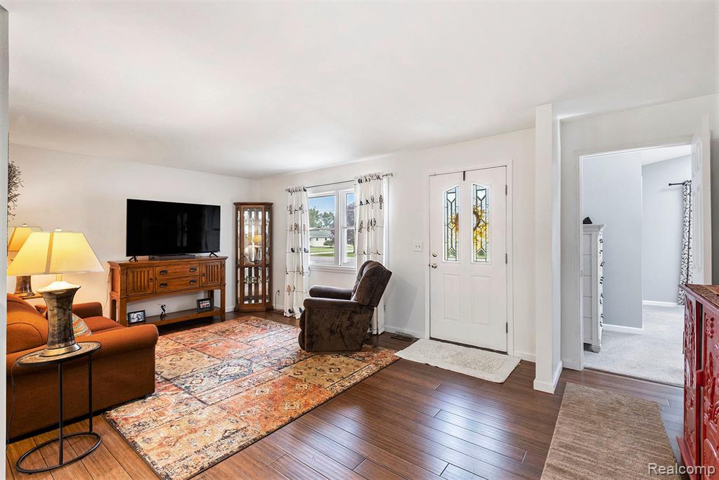 6343 Clovis Avenue E, Flushing, MI 48433 — Photo 6