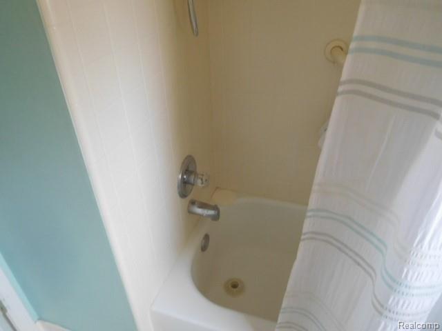 4116 April Lane, 24, Sterling Heights, MI 48310 — Photo 13