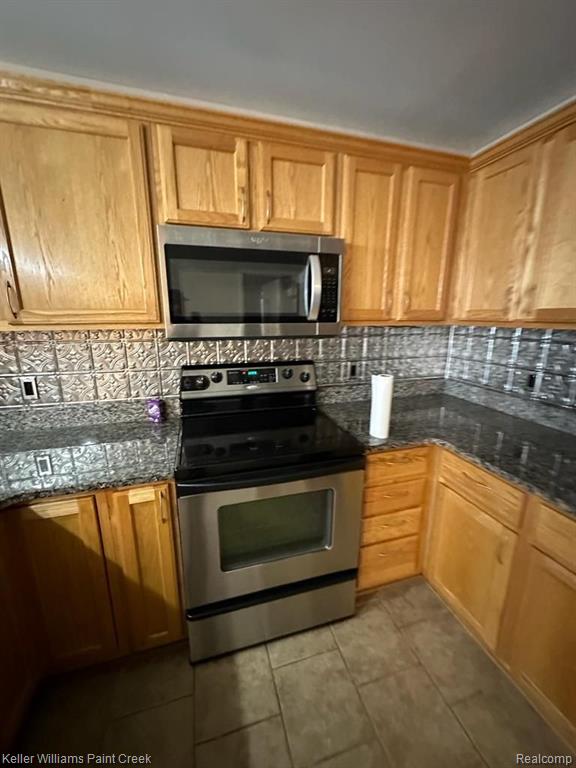 5739 Twin Oaks Drive, Sterling Heights, MI 48314 — Photo 10