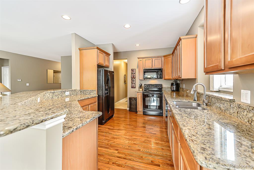 24624 ROSEMONT Drive, South Lyon, MI 48178 — Photo 9
