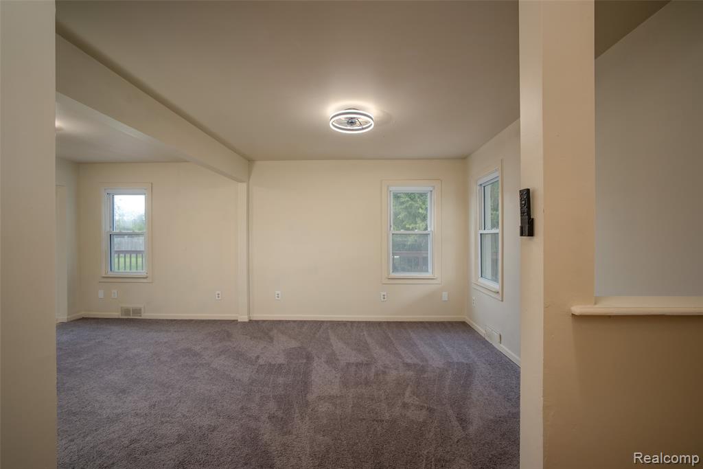 420 Wellsboro Street, Walled Lake, MI 48390 — Photo 10