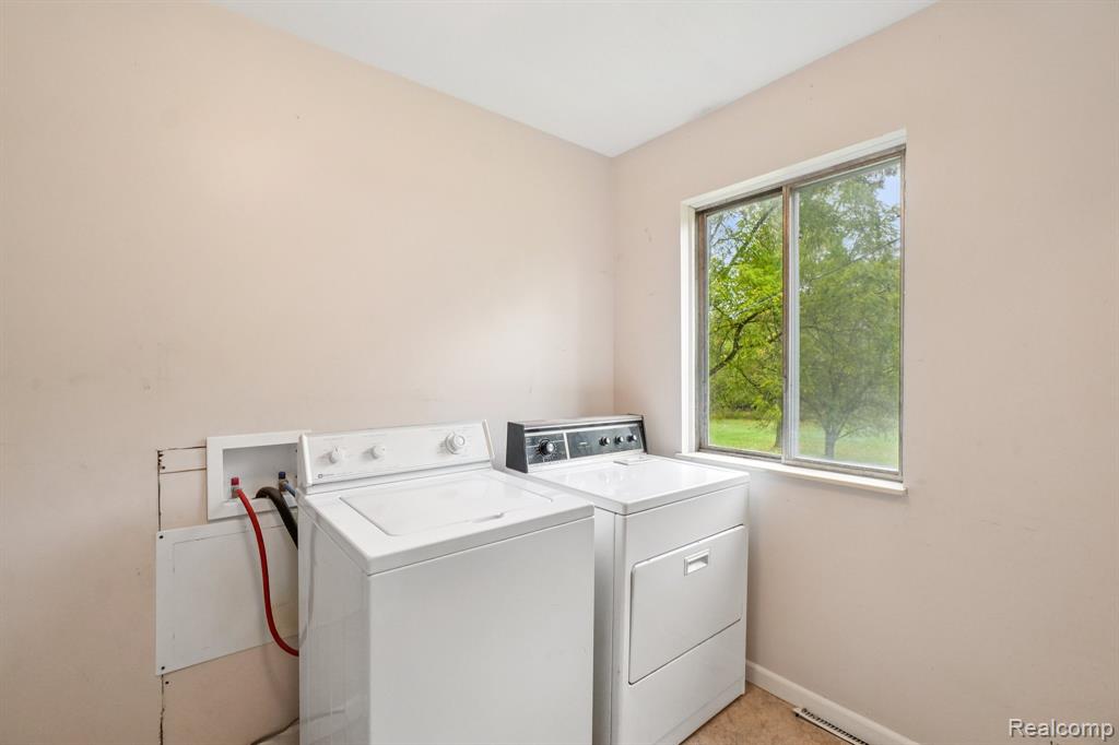 9551 Ellis Road, Clarkston, MI 48348 — Photo 30