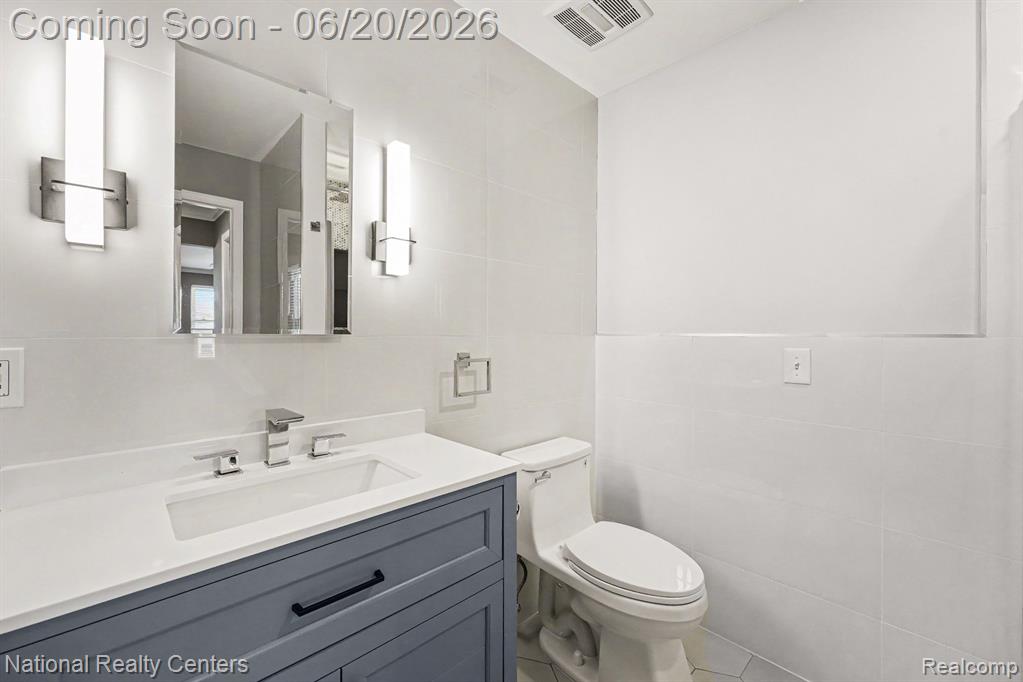 5076 Harbor Oak Drive, Waterford, MI 48329 — Photo 12