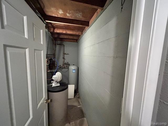 5352 W Doherty Drive, West Bloomfield, MI 48323 — Photo 30