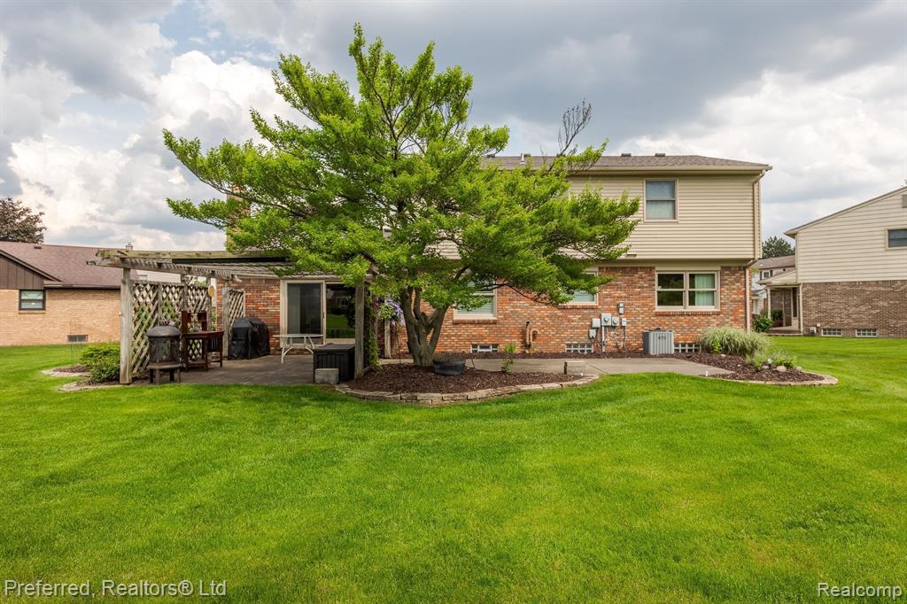 41130 WHITE HAVEN Court, Northville, MI 48168 — Photo 20