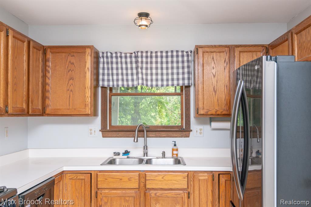 54320 BELCREST Drive, Milford, MI 48381 — Photo 19