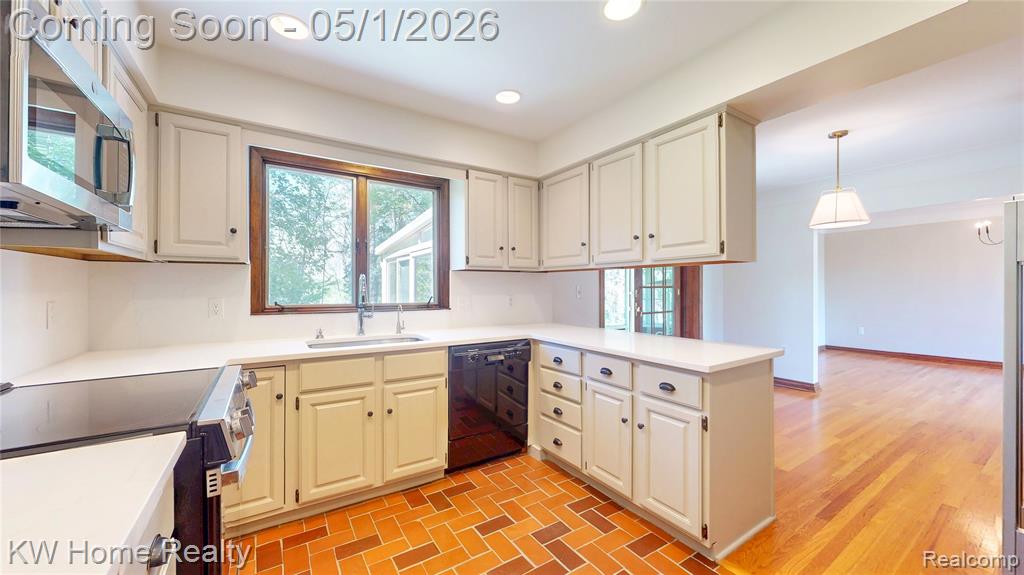 32430 Dohany Drive, Farmington, MI 48336 — Photo 9