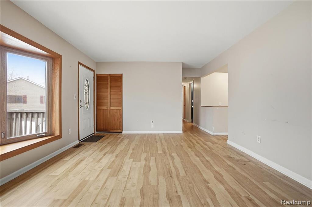 6360 Manson Drive, Waterford, MI 48329 — Photo 3