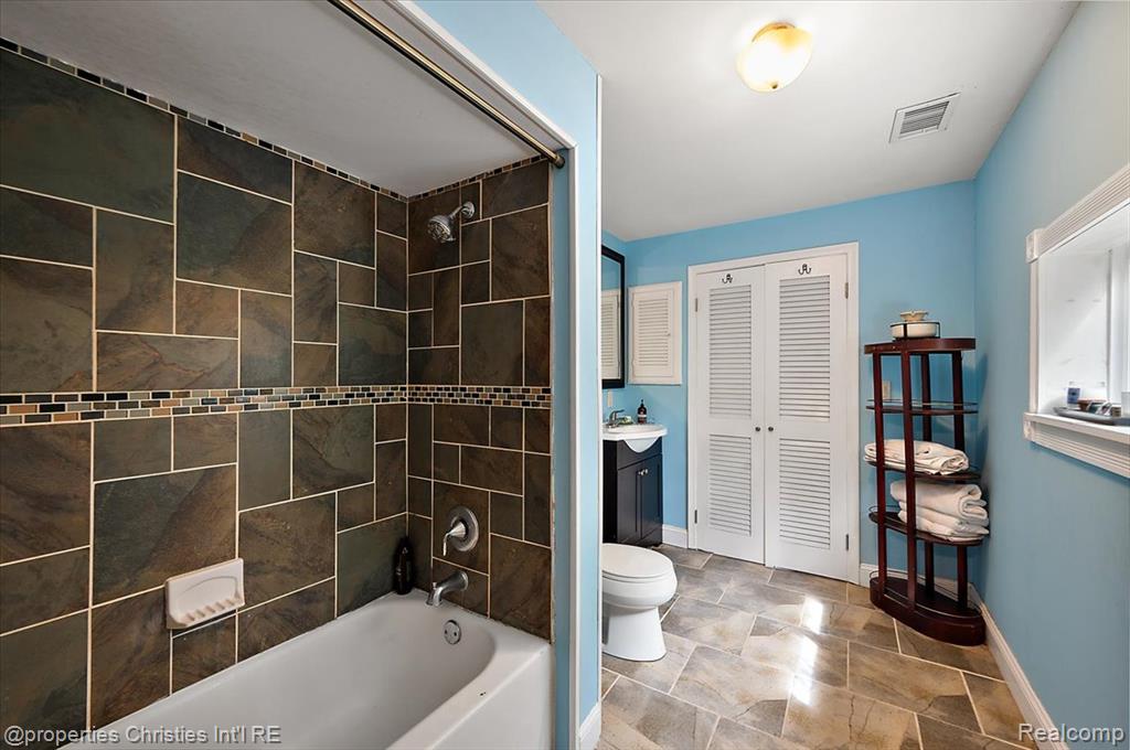 47133 W 9 Mile Road, Novi, MI — Photo 30