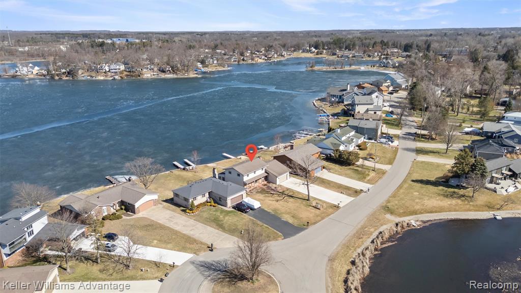 340 Angola Street, Wolverine Lake, MI 48390 — Photo 4