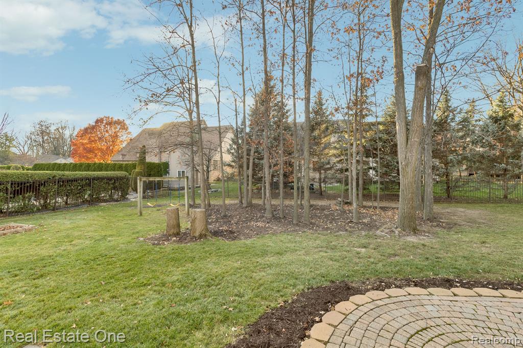 43581 NAVES Court, Clinton Twp, MI 48038 — Photo 46