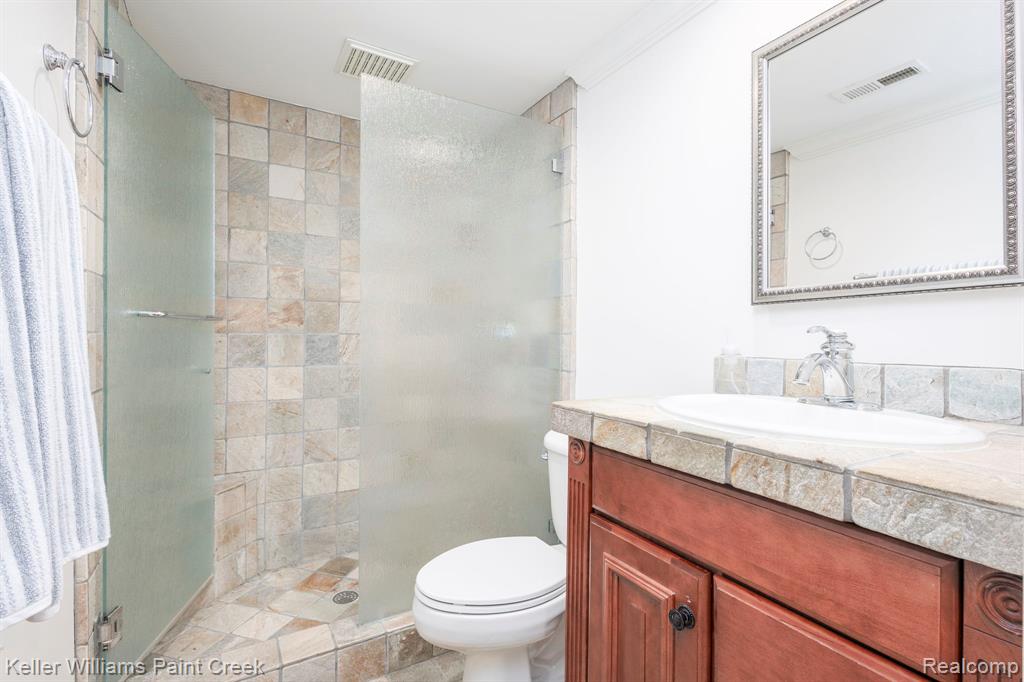 6847 Alden Drive, West Bloomfield, MI 48324 — Photo 19