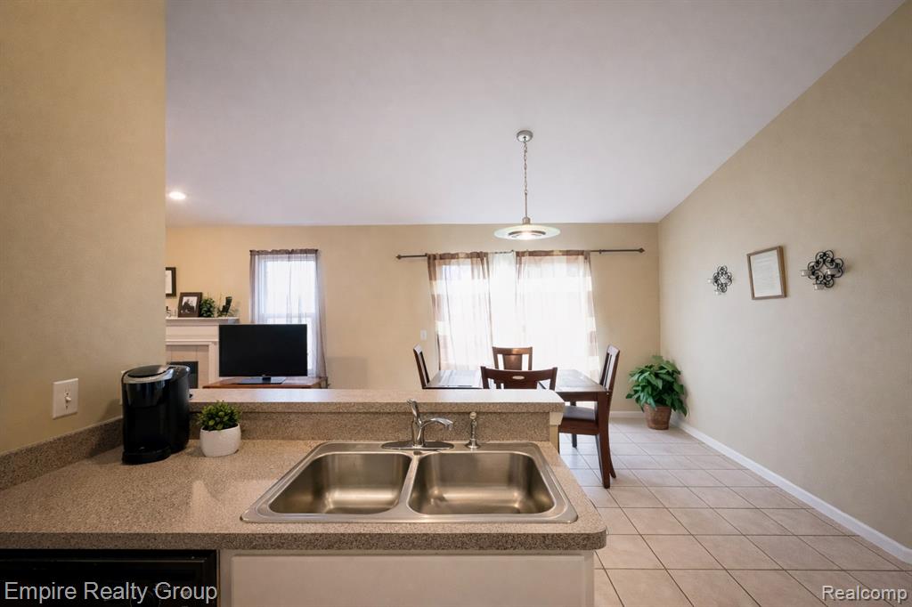12330 Hickory E, Utica, MI 48315 — Photo 11