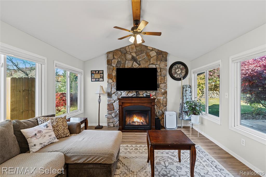 9367 Longmeadow Court, Fenton, MI 48430 — Photo 23