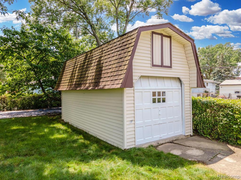 8252 Tinkler Road, Sterling Heights, MI 48312 — Photo 51