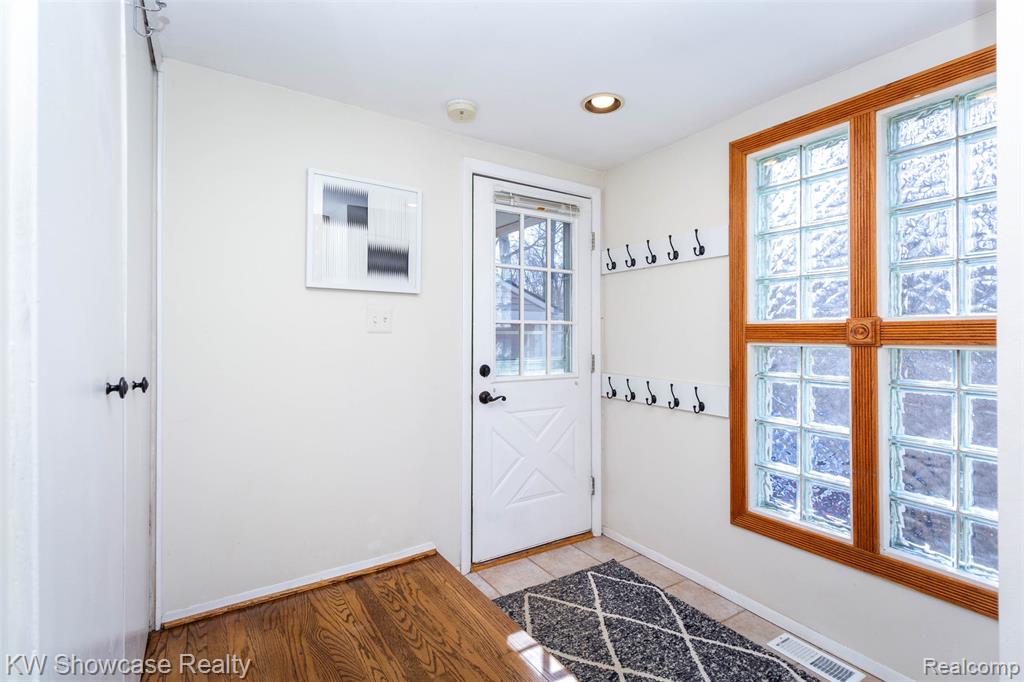 580 Elkinford Drive, White Lake, MI 48383 — Photo 41