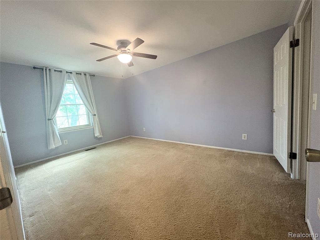 7595 Woodview Drive, Waterford, MI 48327 — Photo 10