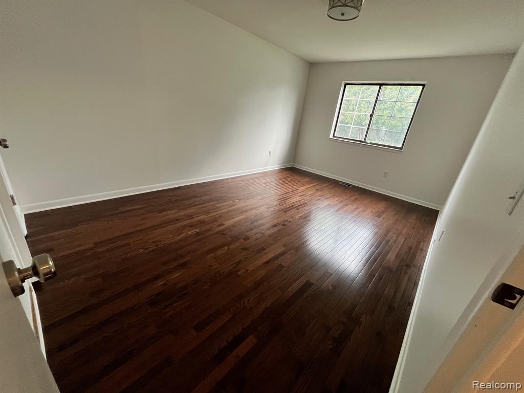 23025 Liberty Street, 13, Saint Clair Shores, MI 48080 — Photo 21