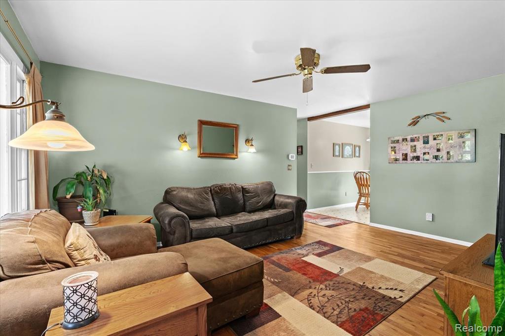 6460 Hogan Road, Fenton, MI 48430 — Photo 2