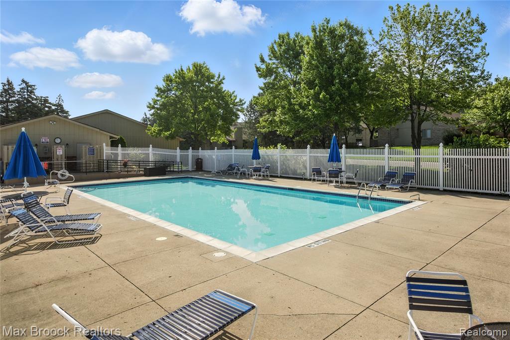 4185 Foxpointe Drive, West Bloomfield, MI 48323 — Photo 36