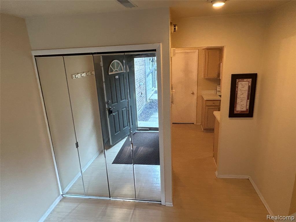 26889 Farmbrook Villa Drive, Southfield, MI 48034 — Photo 7