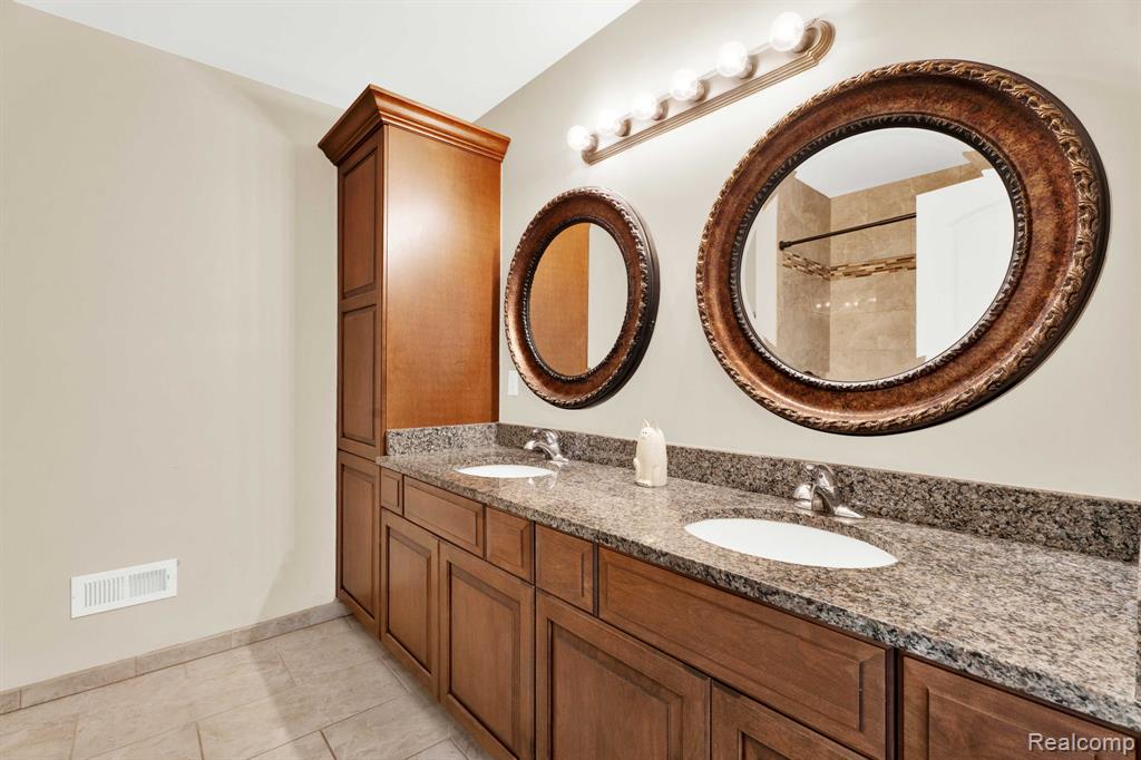50093 Oakbrooke Drive, New Baltimore, MI 48047 — Photo 40