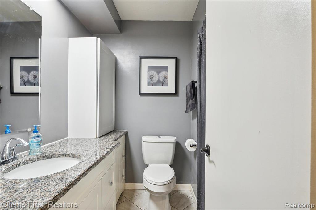 9243 HIX Road, Livonia, MI 48150 — Photo 20
