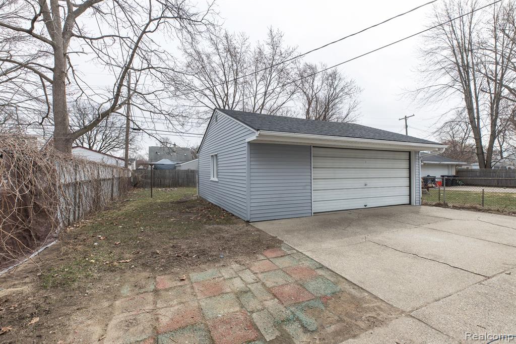 9046 LOUISE Street, Livonia, MI 48150 — Photo 24