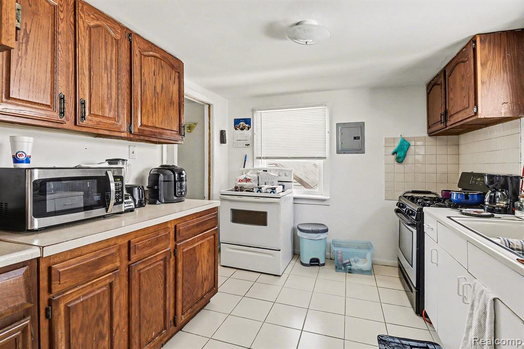 8129 Westminster Avenue, Warren, MI 48089 — Photo 16