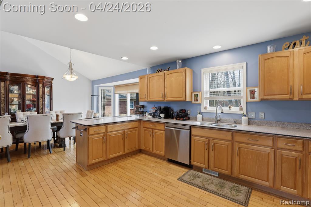 54638 Beacon Cove Circle, New Baltimore, MI 48047 — Photo 14
