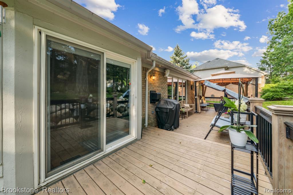 576 BLOOMER RIDGE Drive, Rochester, MI 48307 — Photo 48