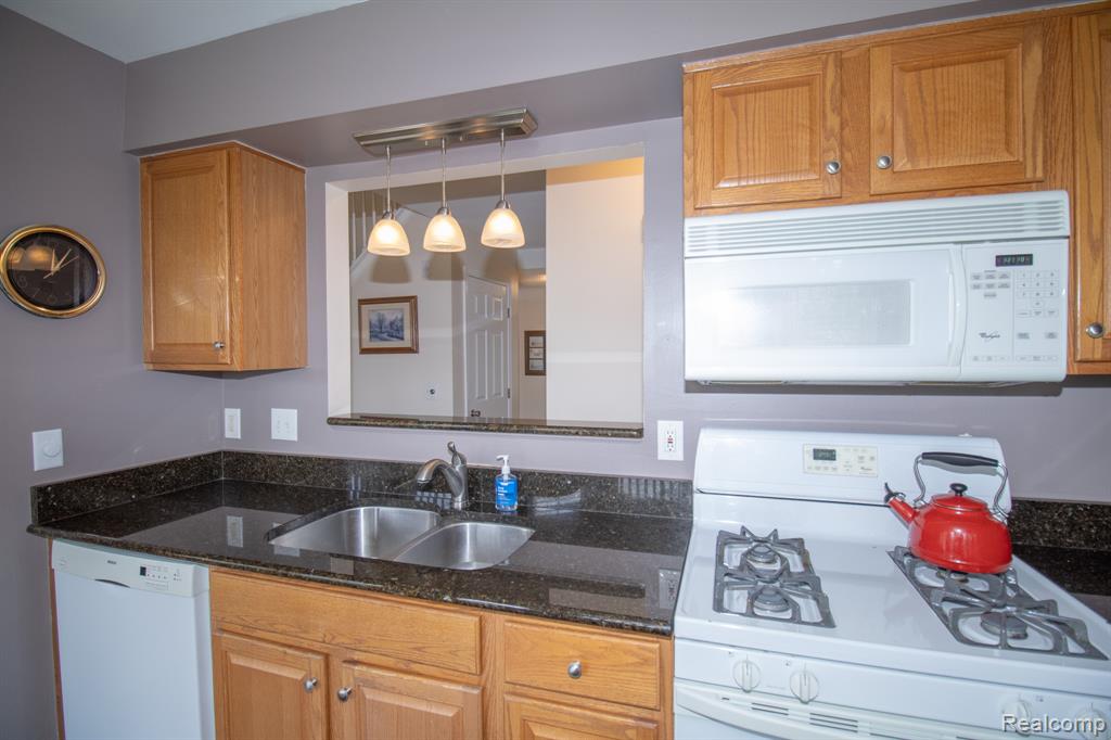 4102 Hunters Circle E, Canton, MI 48188 — Photo 14