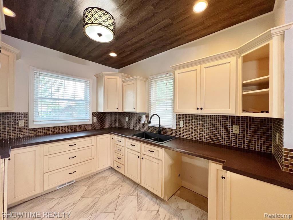 159 S HIGH Street, MI 48419 — Photo 6