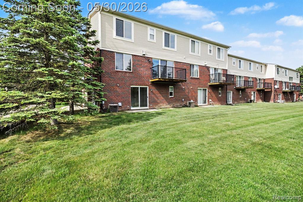 776 PAINT CREEK Drive, Troy, MI 48085 — Photo 28