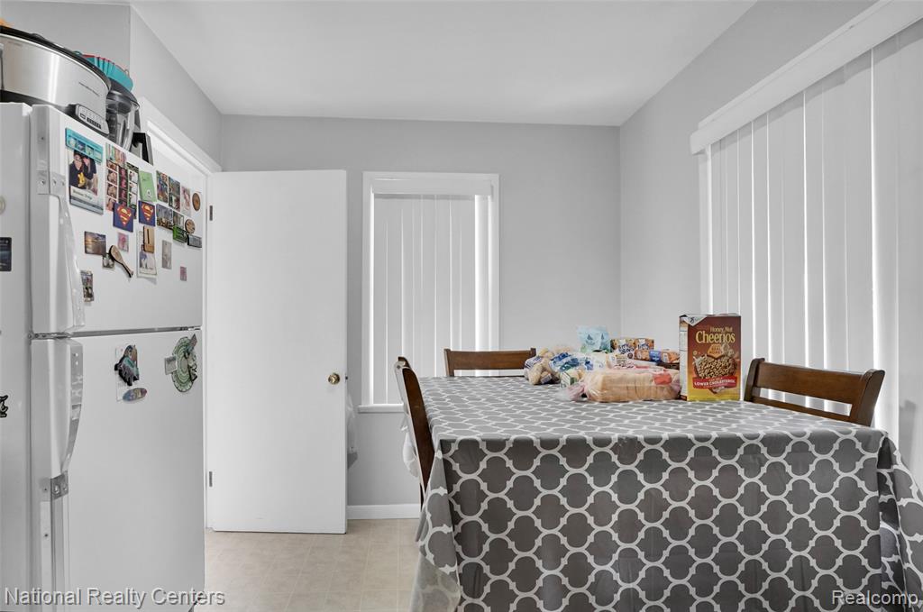 951 E Garfield Avenue, Hazel Park, MI 48030 — Photo 5
