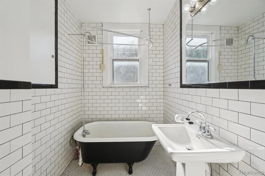611 S West Street, Royal Oak, MI 48067 — Photo 21