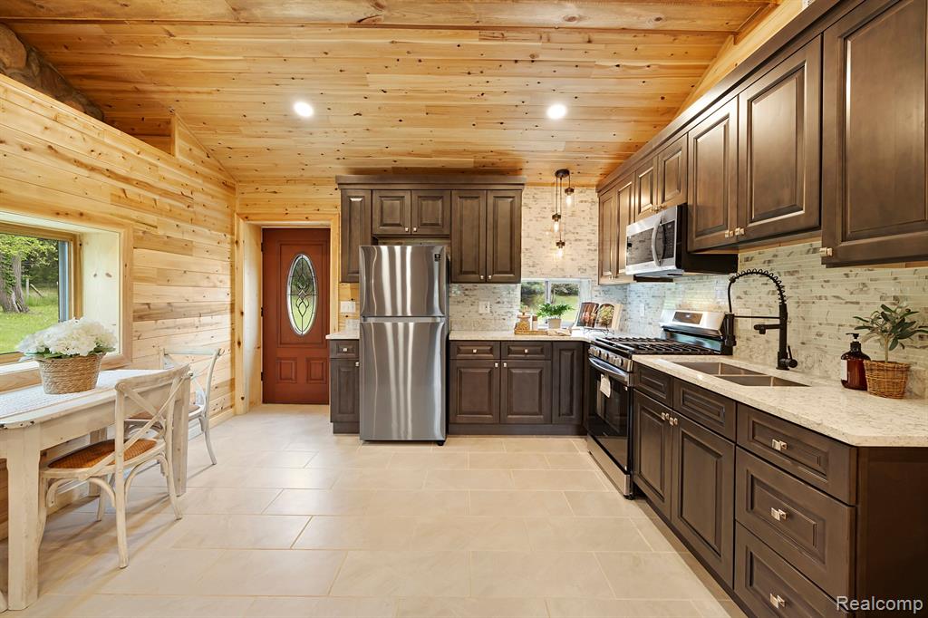 8760 HYNE Road, Brighton, MI 48114 — Photo 9
