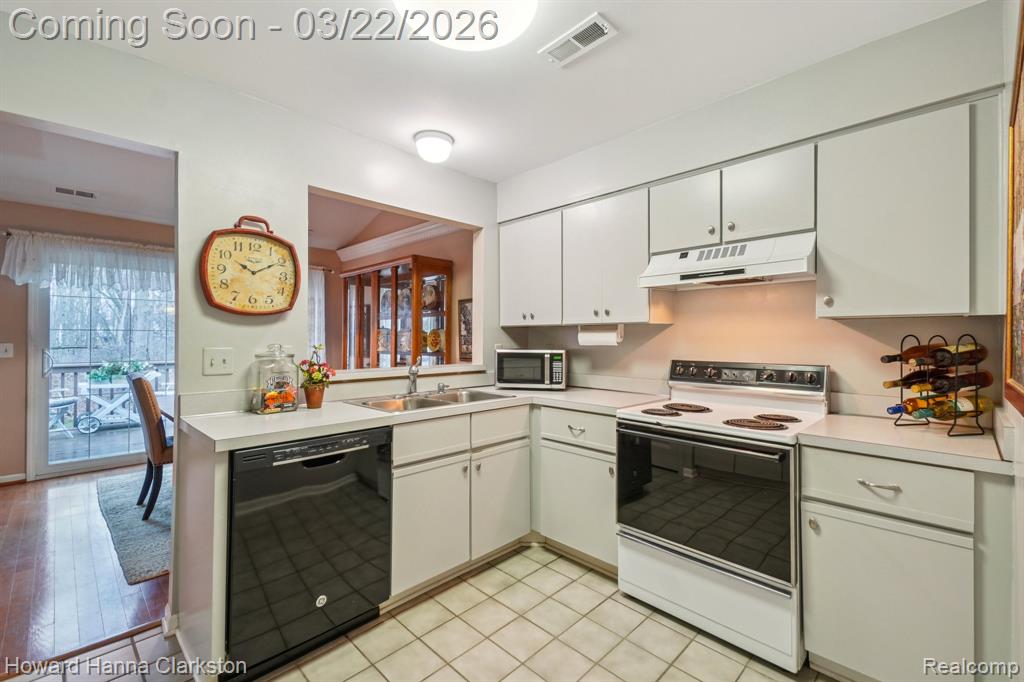 6819 Fox Lane, Waterford, MI 48327 — Photo 10
