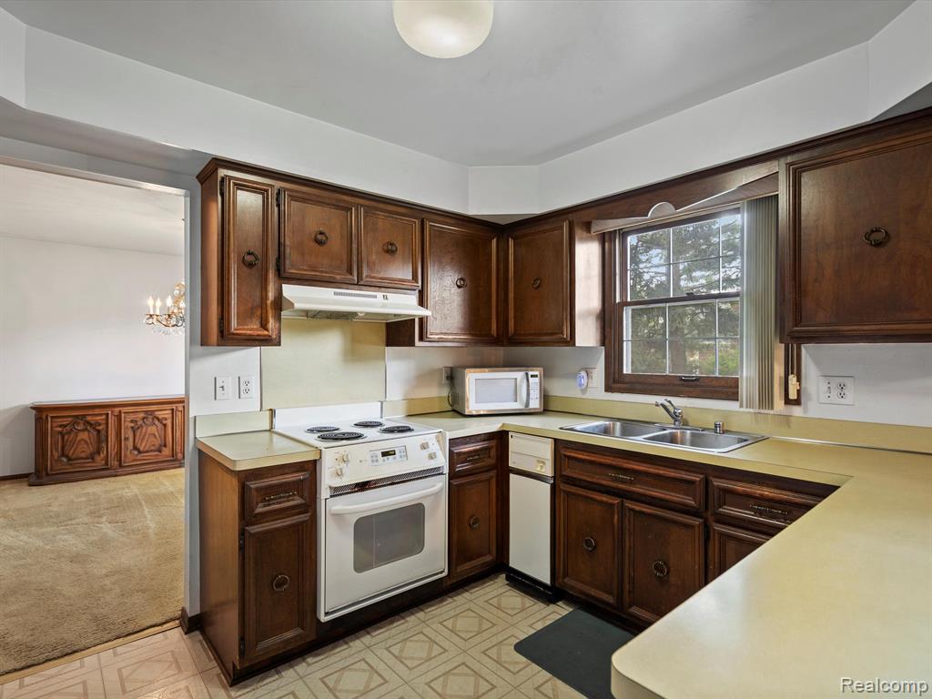 47202 WARWICK, Shelby Twp, MI 48315 — Photo 13