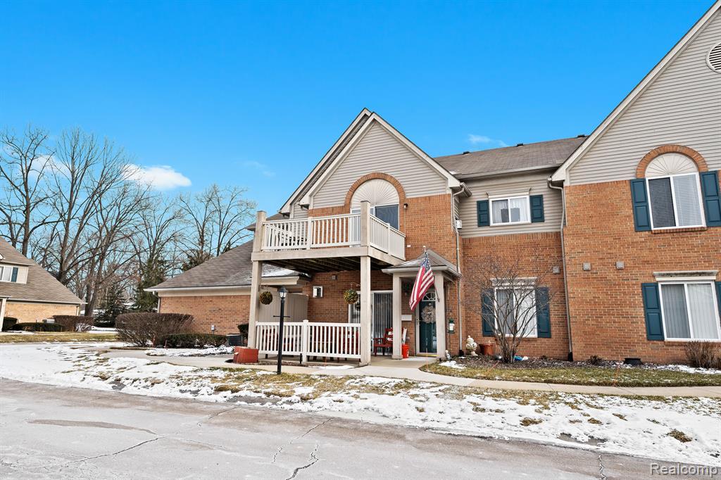 366 MARIGOLD Circle, Westland, MI — Photo 2