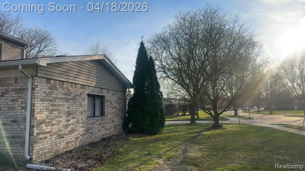 3960 Kings Point Drive, Troy, MI 48083 — Photo 2