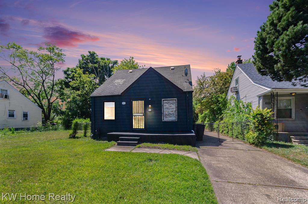 8051 Ashton Avenue, Detroit, MI 48228 — Photo 17