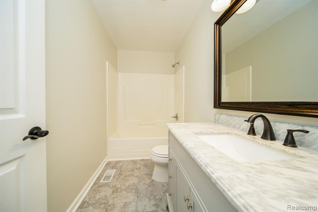 598 COVINGTON Street, South Lyon, MI 48178 — Photo 35