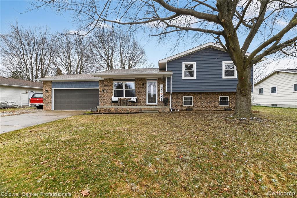 6163 King Arthur Drive, Swartz Creek, MI 48473 — front exterior