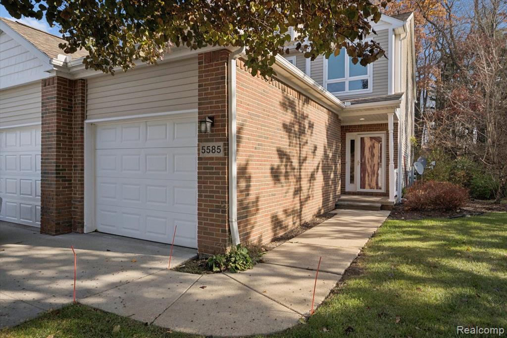 5585 Woodruff Shore Drive, Brighton, MI, 48116