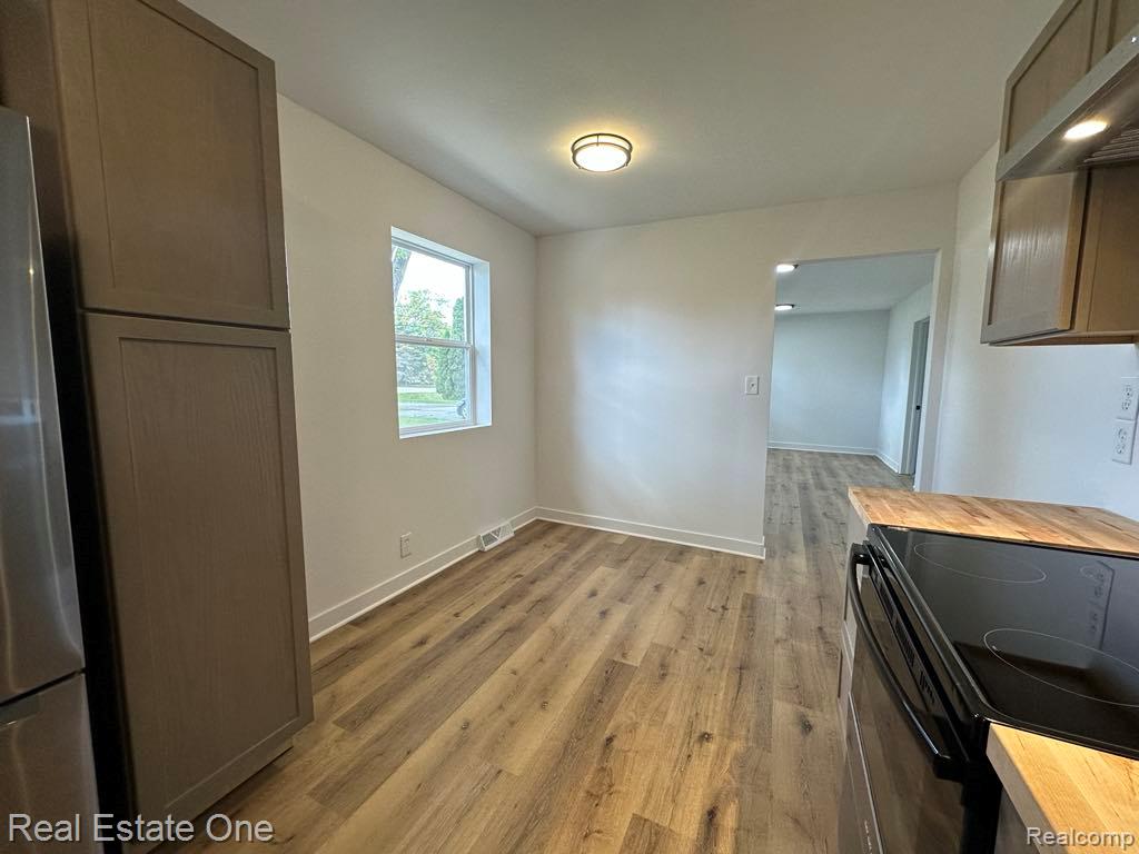 5481 Belsay Road, Grand Blanc, MI 48439 — Photo 9